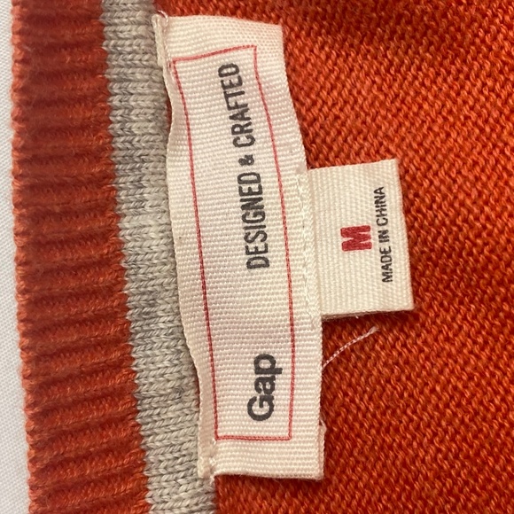 Lot 2 GAP Knit Cotton V-Neck Sweater in Size M Orange Heather and Burgundy - Picture 8 of 9